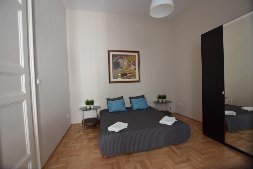 Standard Apartment By Hi5 - Muzeum 5 Budapest Ngoại thất bức ảnh